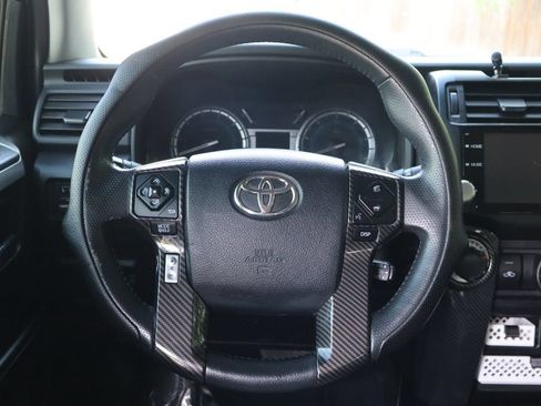 Used 2017 Toyota 4Runner SR5 AWD/4WD image 18