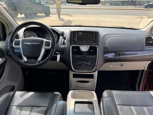 Used 2015 Chrysler Town & Country Touring w/ Mopar Premium Addition Group image 13