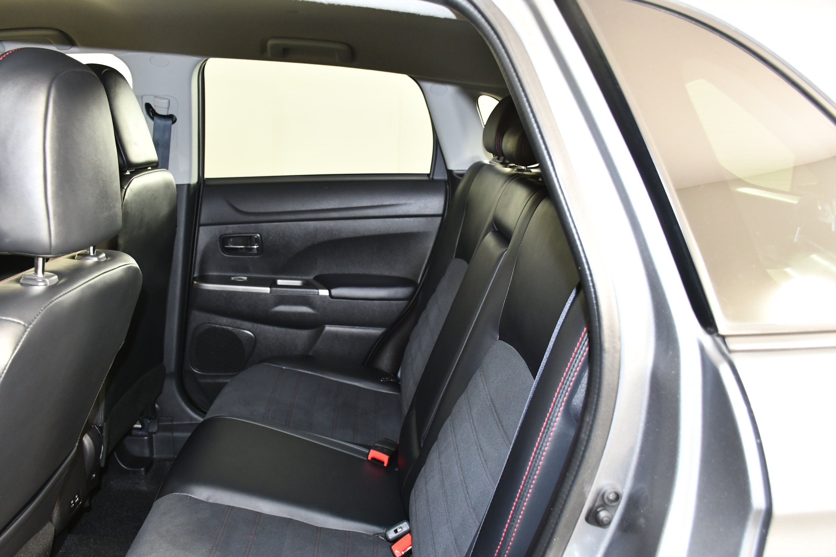Used 2024 Mitsubishi Outlander Sport SE AWD/4WD image 31