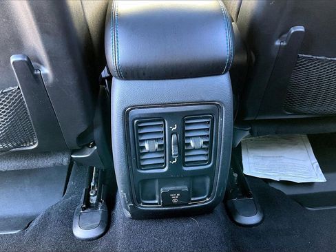 Used 2019 Jeep Grand Cherokee Laredo image 17