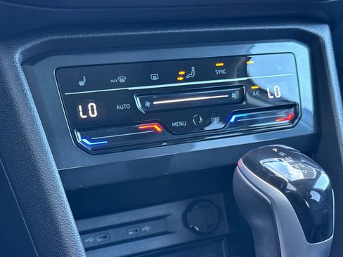 Used 2022 Volkswagen Tiguan SE w/ Panoramic Sunroof Package image 20