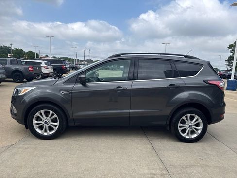 Used 2018 Ford Escape SE FWD image 3