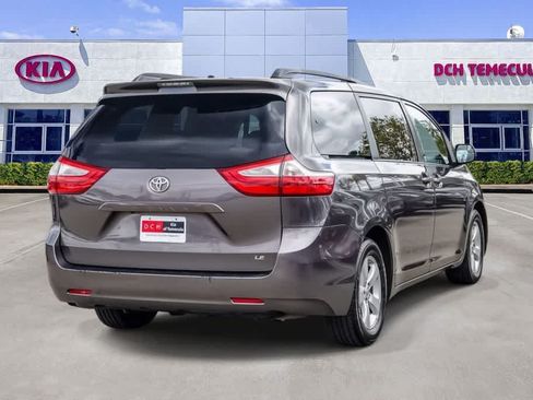 Used 2015 Toyota Sienna LE FWD image 4
