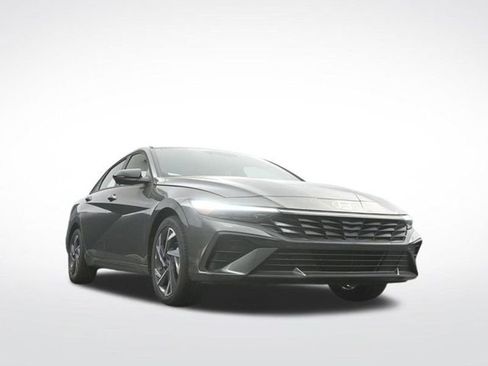 Used 2025 Hyundai Elantra Sport image 28