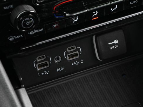 Used 2024 Jeep Grand Cherokee L Laredo w/ Luxury Tech Group I image 24