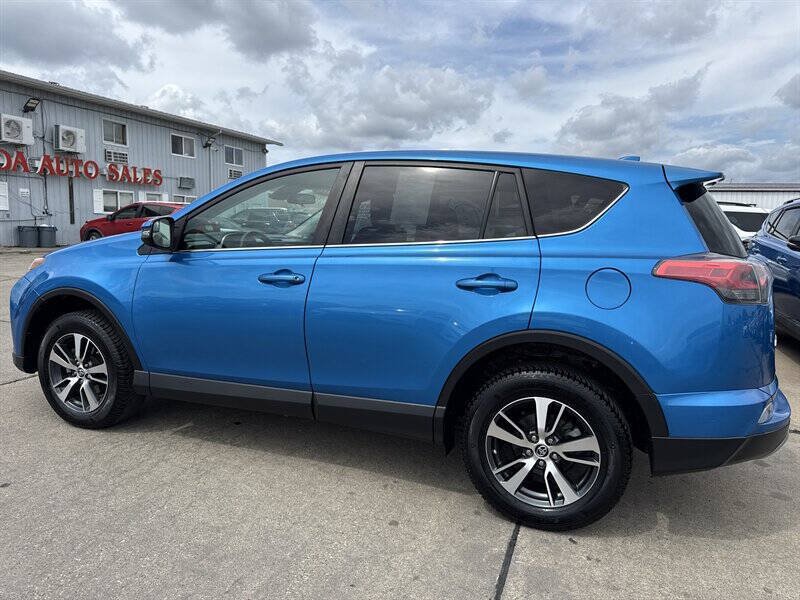 Used 2018 Toyota RAV4 XLE w/ Carpet Mat Package FWD image 4