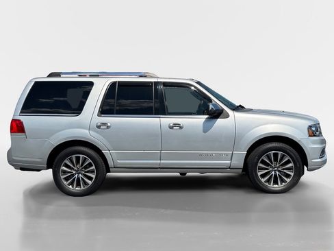 Used 2016 Lincoln Navigator Select AWD/4WD image 7