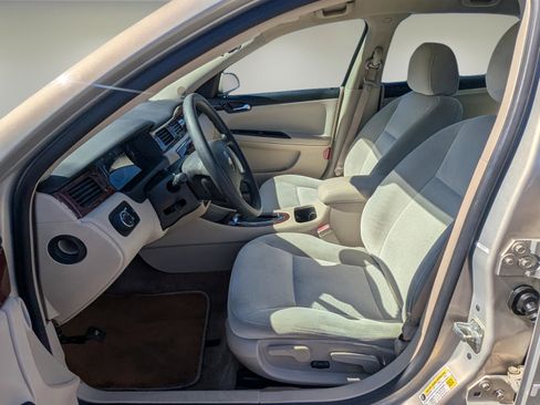 Used 2009 Chevrolet Impala LT image 10
