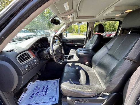 Used 2007 Chevrolet Suburban LT w/ LT Preferred Equipment Group image 11