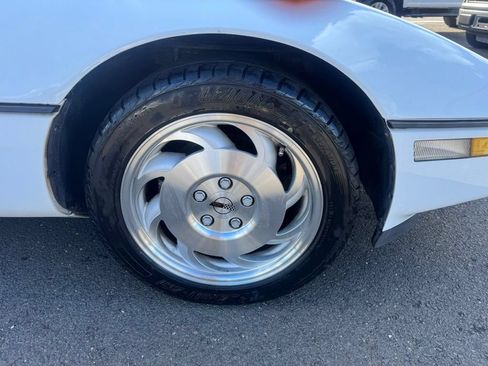 Used 1990 Chevrolet Corvette Convertible RWD image 15