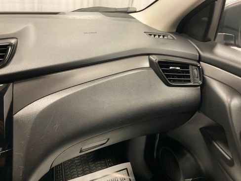 Used 2018 Nissan Rogue Sport S AWD/4WD image 25