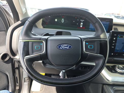 Used 2025 Ford Expedition Max Platinum AWD/4WD image 13