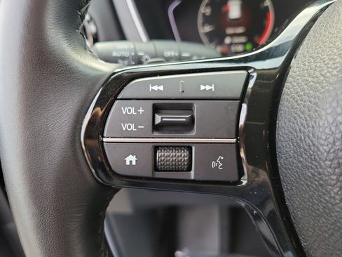 Used 2025 Honda Pilot EX-L image 18