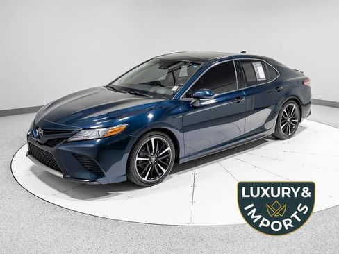 Used 2018 Toyota Camry XSE image 1