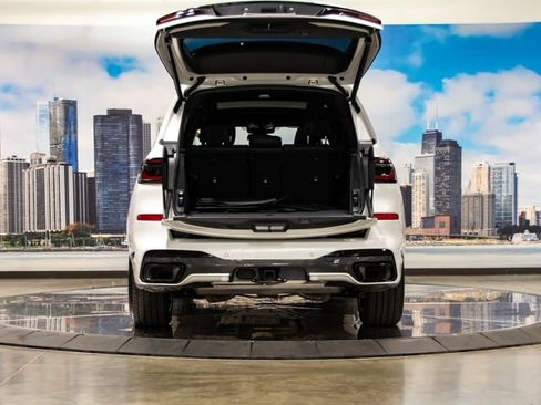 Used 2025 BMW X7 xDrive40i w/ M Sport Package AWD/4WD image 12