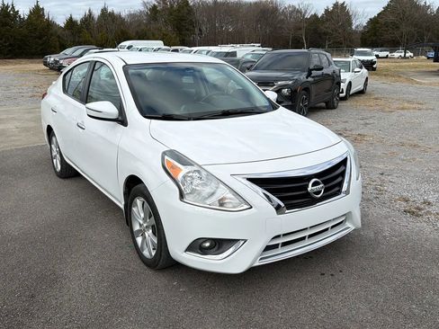 Used 2017 Nissan Versa SL FWD image 2