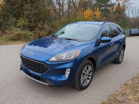 Used 2022 Ford Escape SEL w/ Technology Package image 2