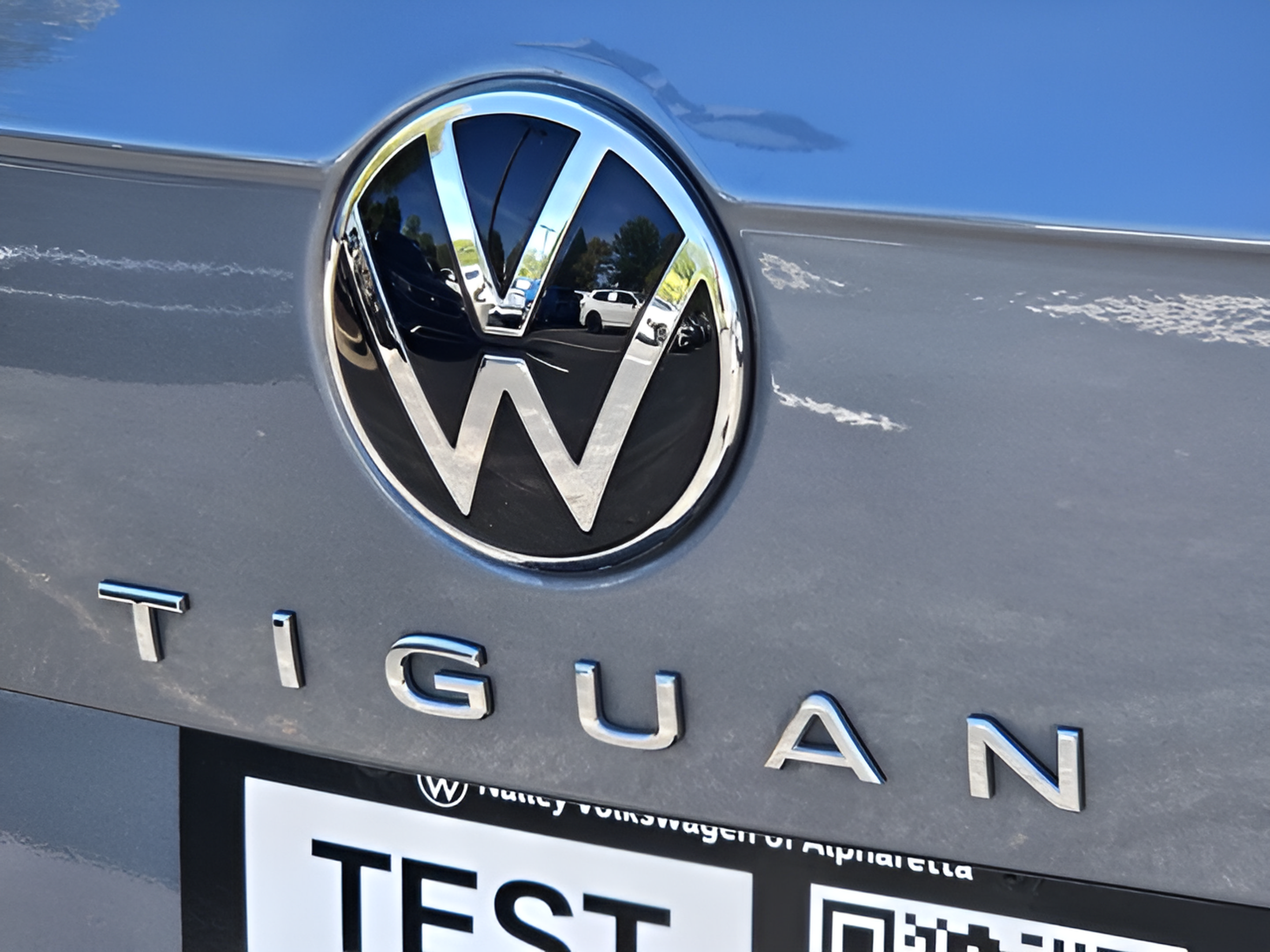 Used 2023 Volkswagen Tiguan SE R-Line FWD image 32