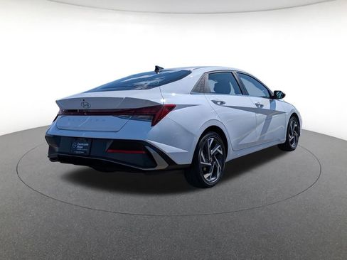Used 2025 Hyundai Elantra SEL image 5