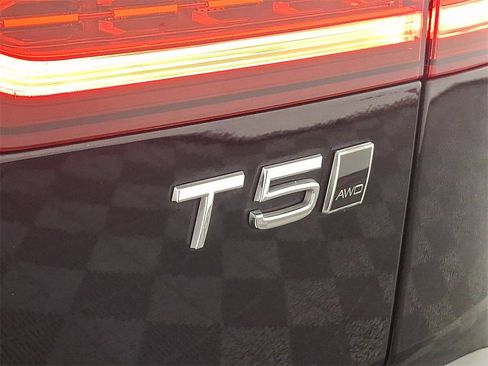 Used 2022 Volvo V60 T5 Cross Country w/ Advanced Package image 31