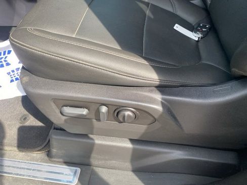 Used 2022 GMC Sierra 2500 SLT w/ SLT Convenience Package image 18