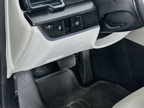 Used 2025 Kia Sportage EX FWD image 17
