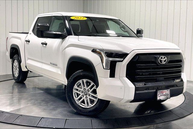 Used 2022 Toyota Tundra SR5 w/ SR5 Convenience Package AWD/4WD image 3