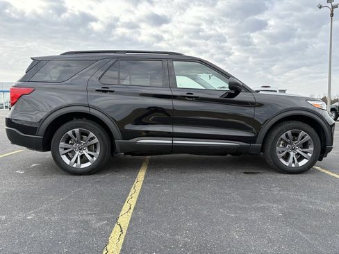 Used 2021 Ford Explorer XLT w/ Equipment Group 202A image 4