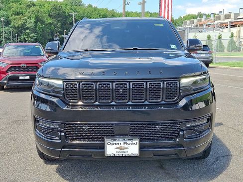 Used 2024 Jeep Wagoneer Series II w/ Convenience Group I AWD/4WD image 2