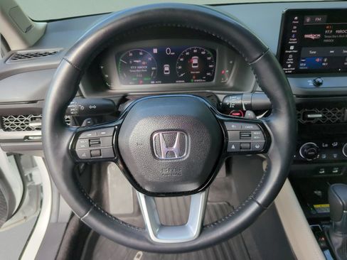 Used 2024 Honda Accord Touring image 11
