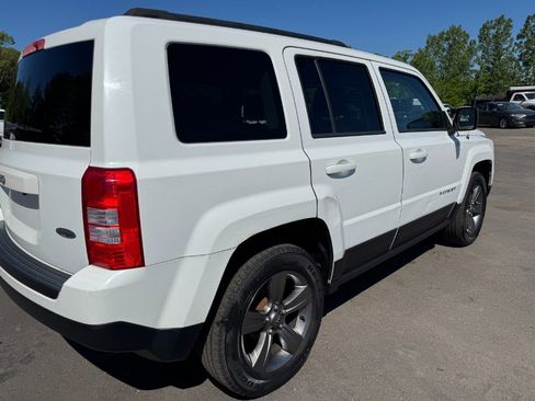 Used 2015 Jeep Patriot High Altitude AWD/4WD image 11