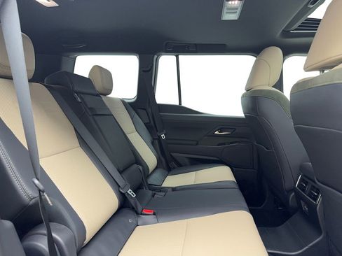 Used 2025 Lexus GX 550 image 41