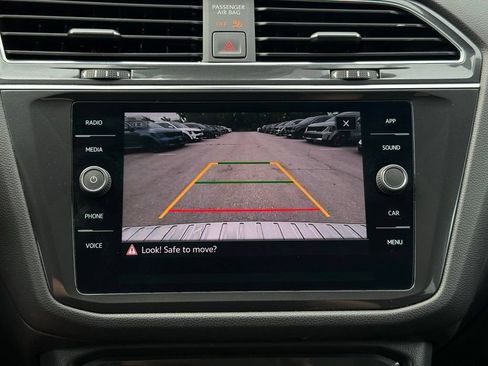 Used 2022 Volkswagen Tiguan SE AWD/4WD image 34