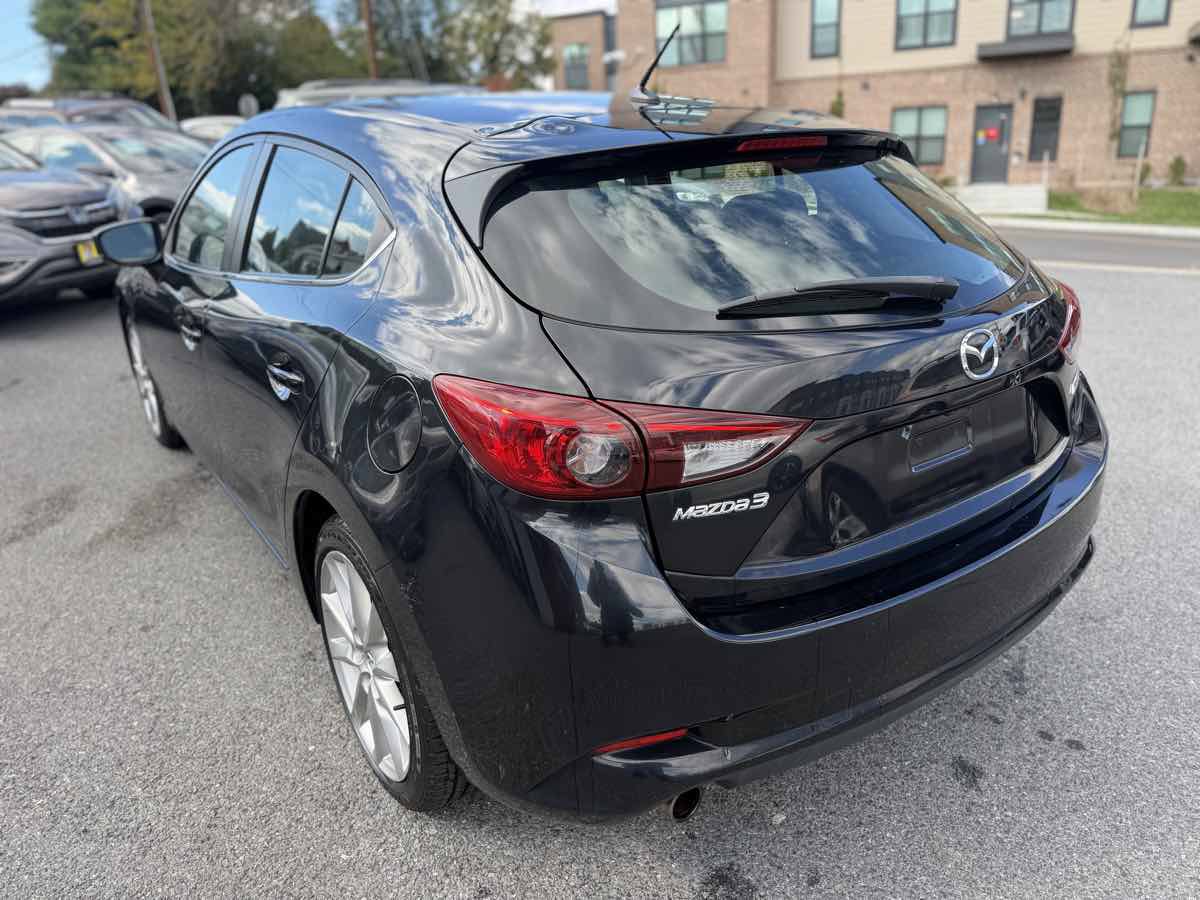 Used 2017 MAZDA MAZDA3 Touring FWD image 5