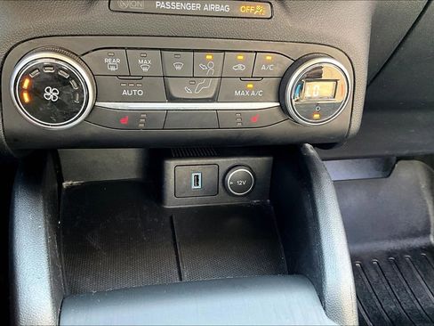 Used 2020 Ford Escape SE image 15