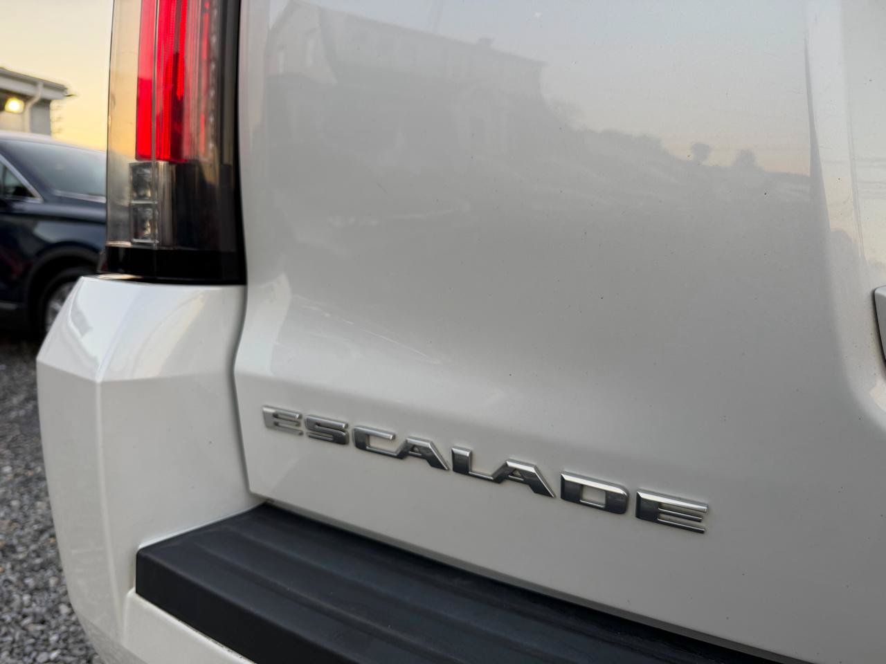 Used 2016 Cadillac Escalade ESV Luxury AWD/4WD image 36