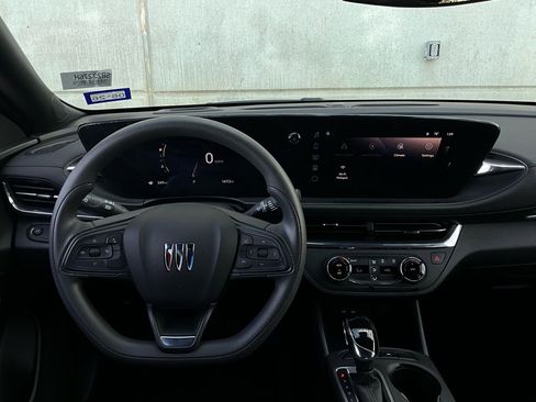 Used 2025 Buick Envista Preferred image 13