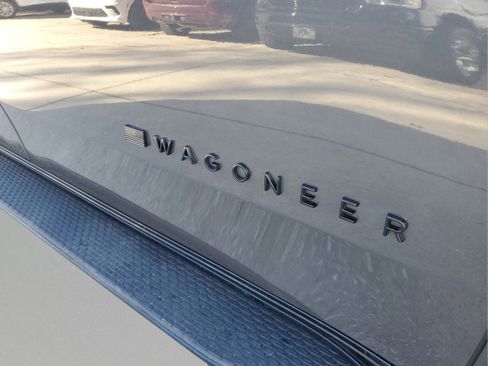 Used 2025 Jeep Wagoneer Series II image 7