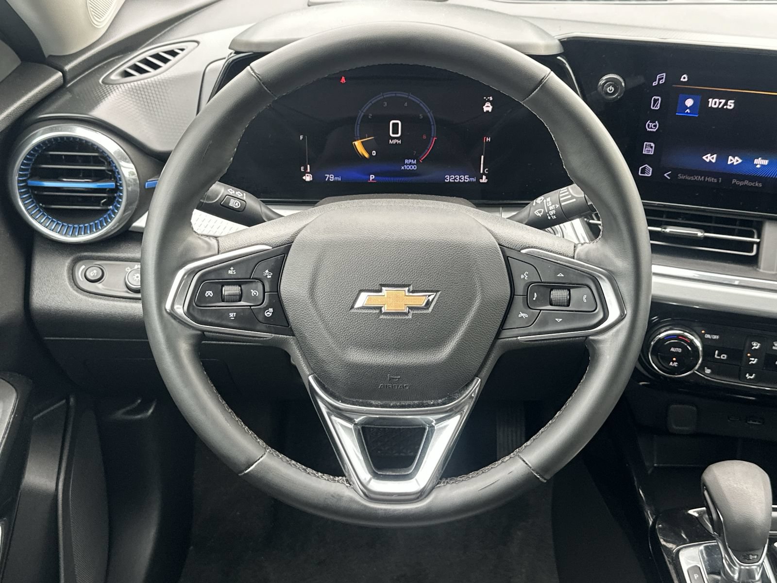 Used 2025 Chevrolet Trax LT w/ LT Convenience Package FWD image 19