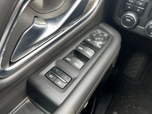 Used 2023 Chevrolet Suburban High Country image 21