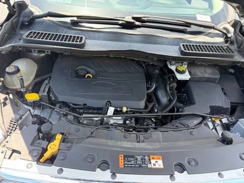 Used 2017 Ford Escape SE w/ Equipment Group 201A FWD image 11