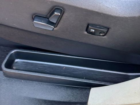 Used 2016 Chrysler Town & Country Touring image 31