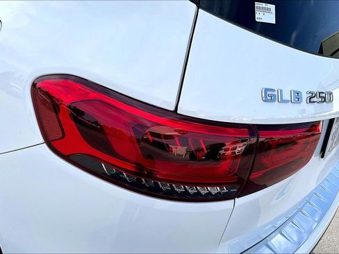 Used 2023 Mercedes-Benz GLB 250 w/ Premium Package image 21