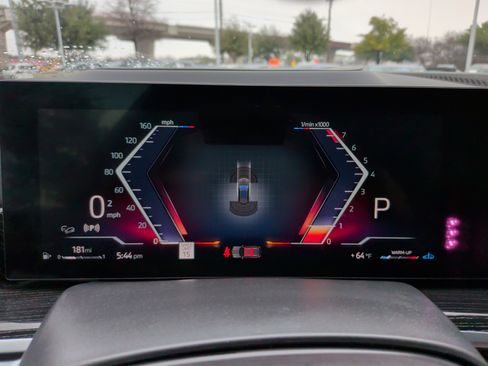 Used 2025 BMW X5 xDrive40i w/ Executive Package image 16