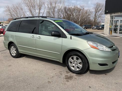 Used 2010 Toyota Sienna LE image 10