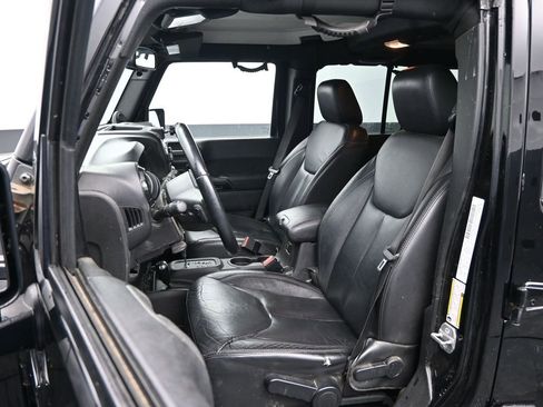 Used 2014 Jeep Wrangler Unlimited Sahara image 23