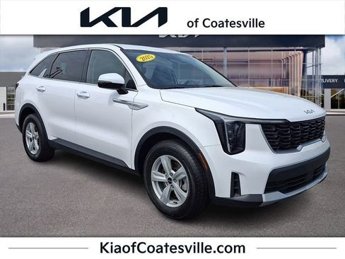 Certified 2025 Kia Sorento LX FWD image 1