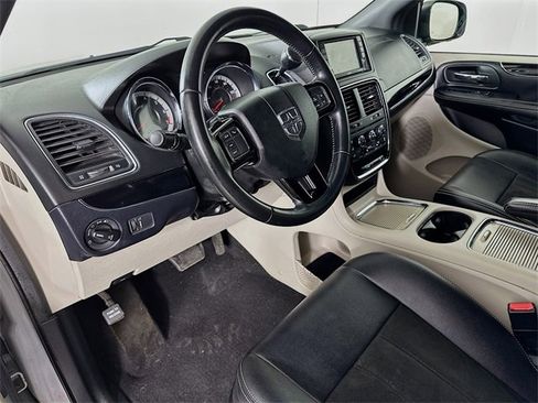 Used 2019 Dodge Grand Caravan SXT image 20