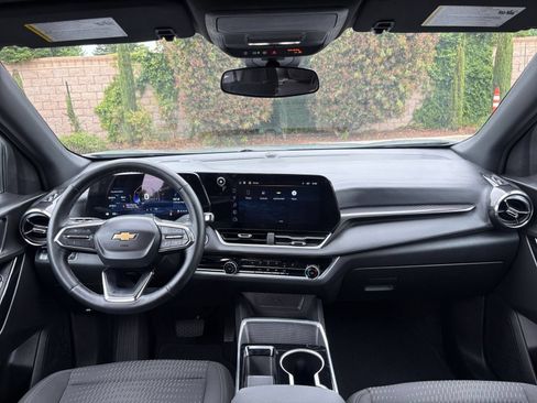 Used 2025 Chevrolet Equinox LT FWD image 33
