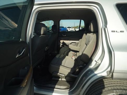 Used 2023 GMC Acadia SLE w/ Driver Convenience Package image 15